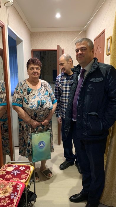 Владимир Фомин посетил на дому ветеранов предприятия