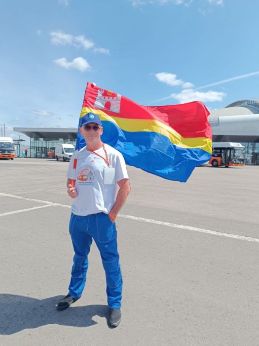 Водитель ГорТранса Илья Карпенков участвует в мотопрогулках, во время которых он показывает гостям город во всей его красе