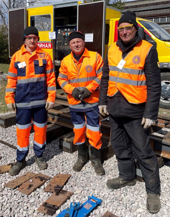 Поздравляем с Днём монтёра пути!