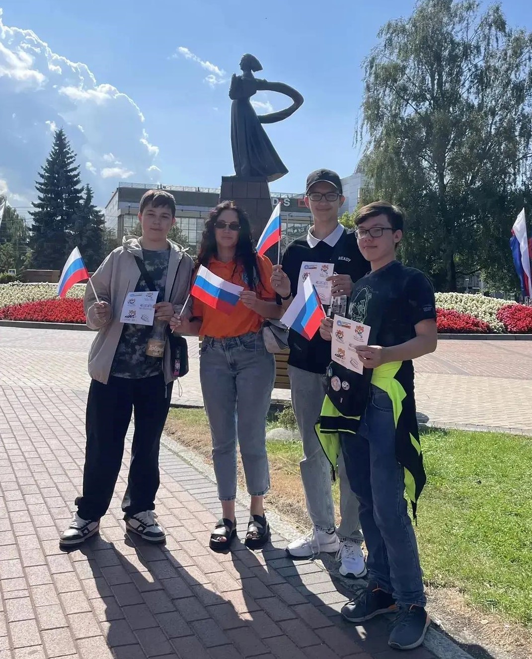 День Государственного флага - это не просто дата в календаре. Это повод почувствовать себя частью чего-то большого, важного и по-настоящему родного! День Государственного флага - это не просто дата в календаре. Это повод почувствовать себя частью чего-то большого, важного и по-настоящему родного!