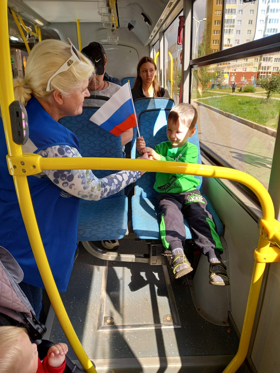 Яркий День триколора: как «Калининград-ГорТранс» праздновал День государственного флага России