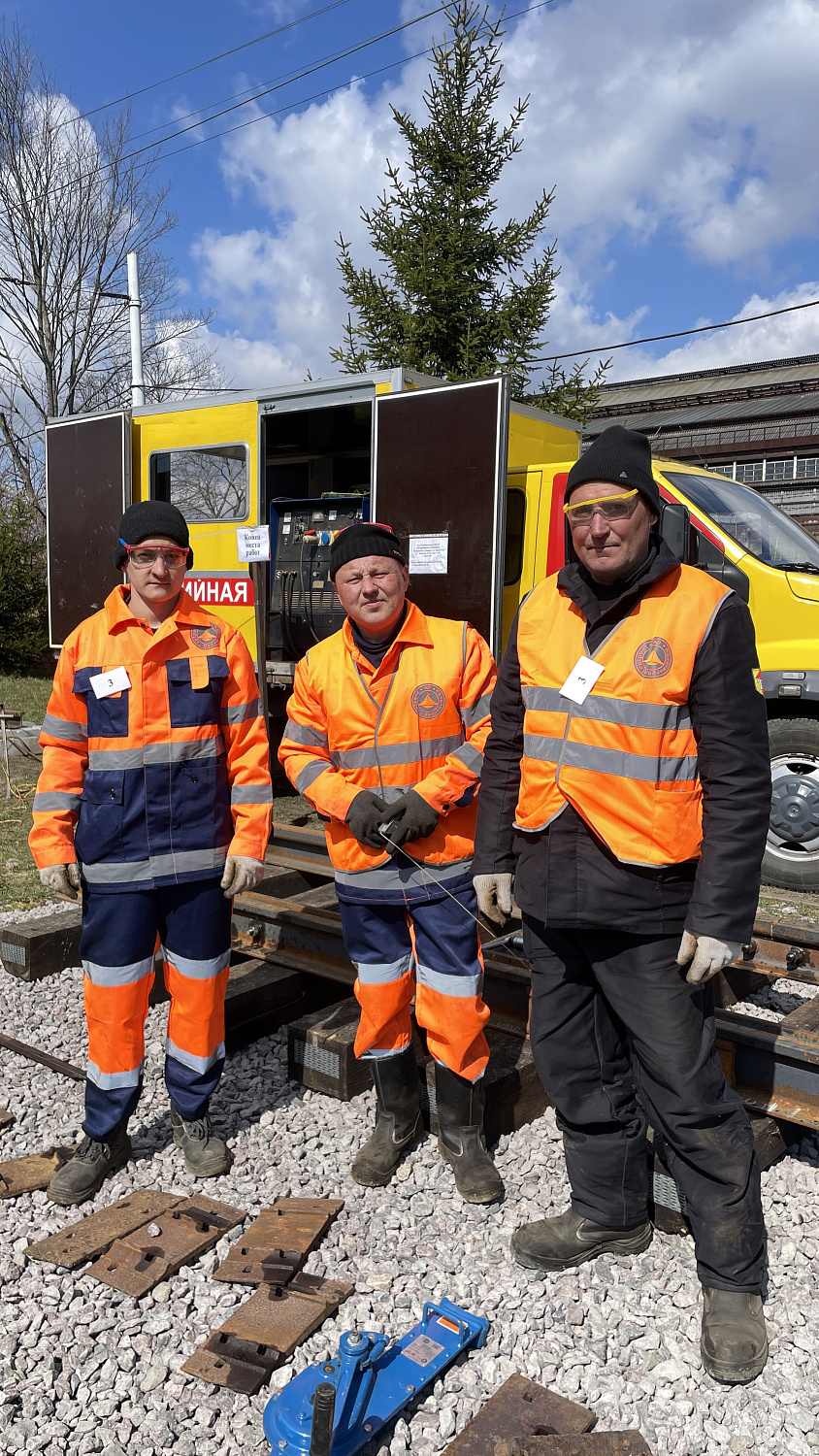 Поздравляем с Днём монтёра пути!